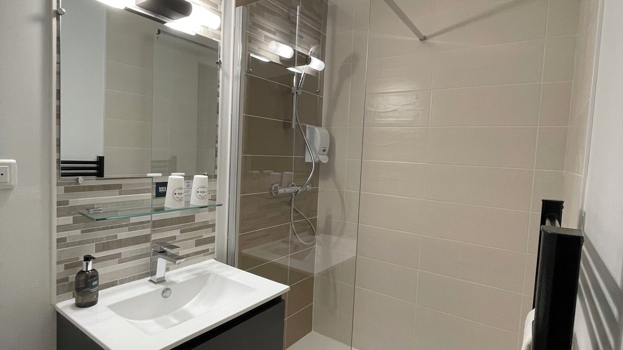 Photo of Others in Lesperon