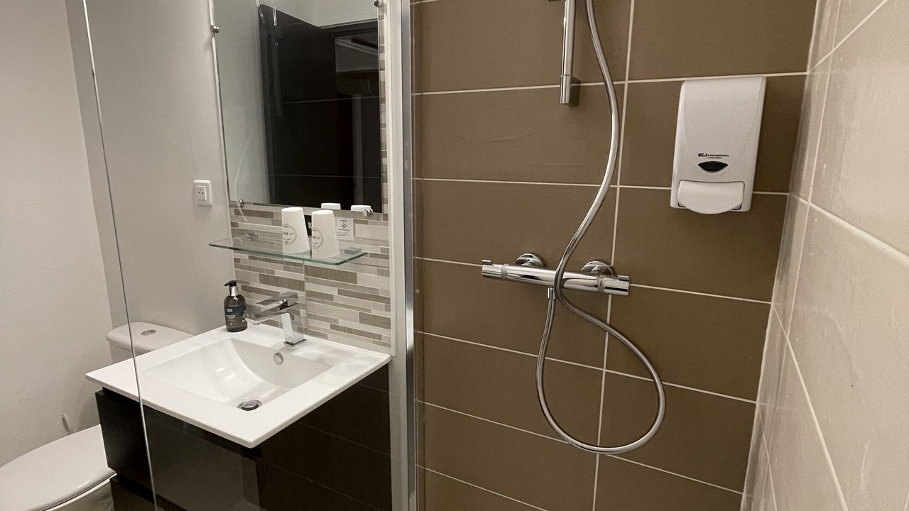 Photo of Bathroom in Lesperon