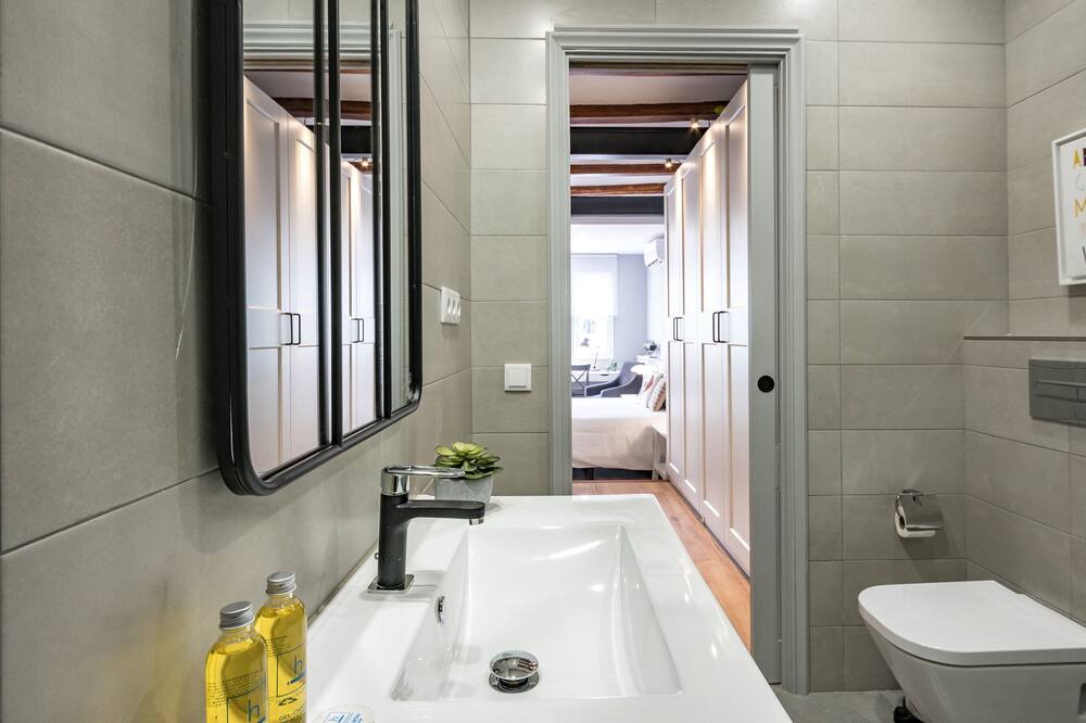 Photo of Bathroom in El Camp de l'Arpa del Clot