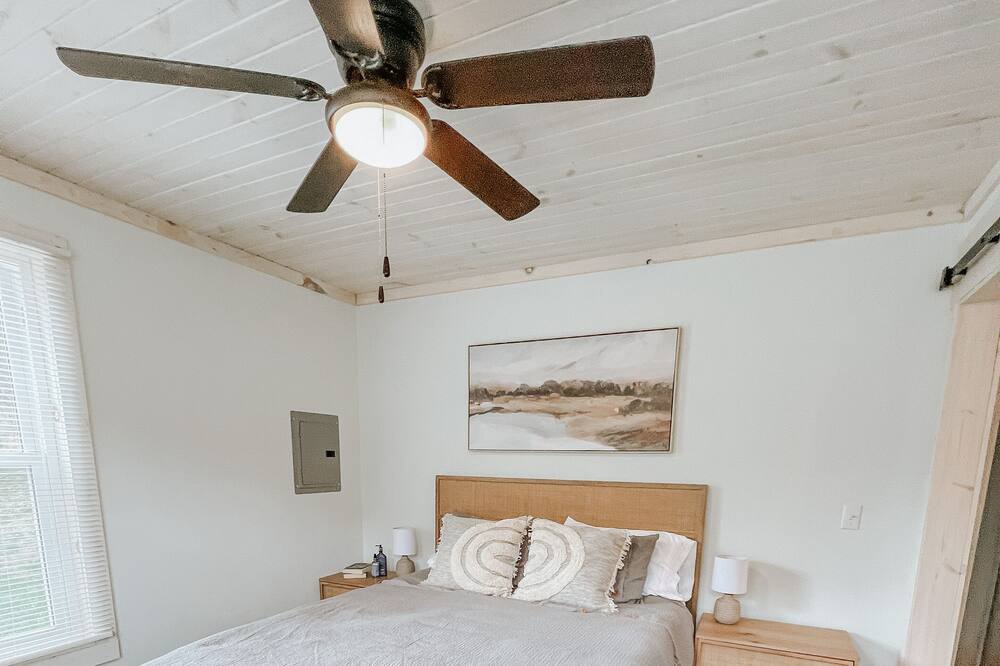 Photo of Bedroom in Distant