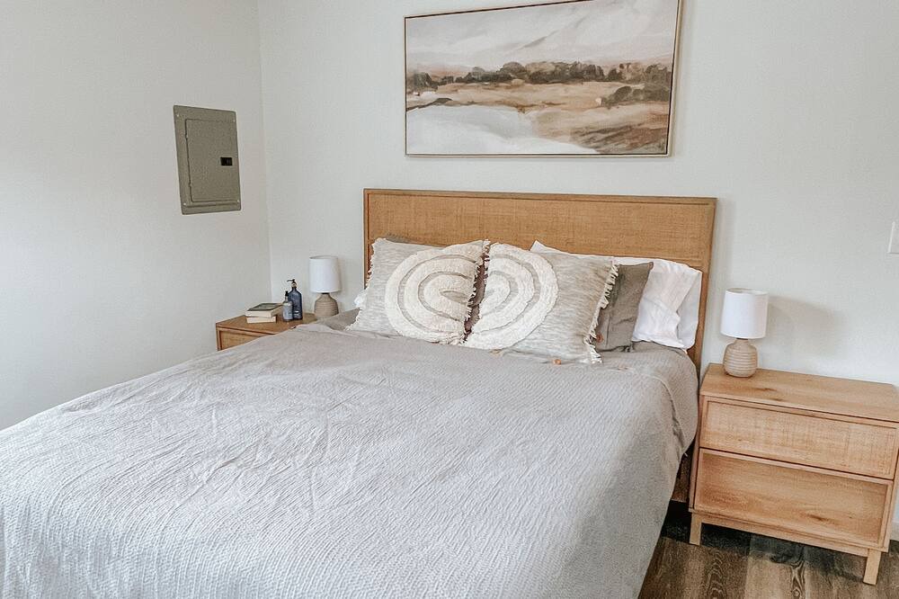 Photo of Bedroom in Distant