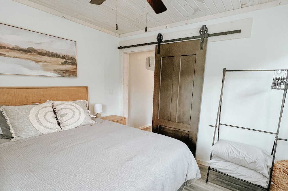 Photo of Bedroom in Distant