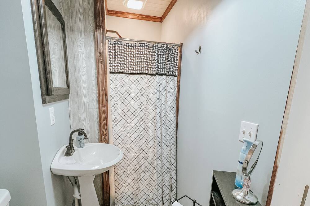 Photo of Bathroom in Distant