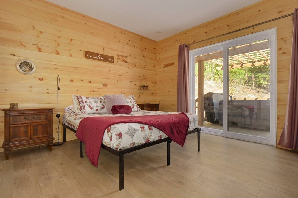 Photo of Bedroom in Saint Come