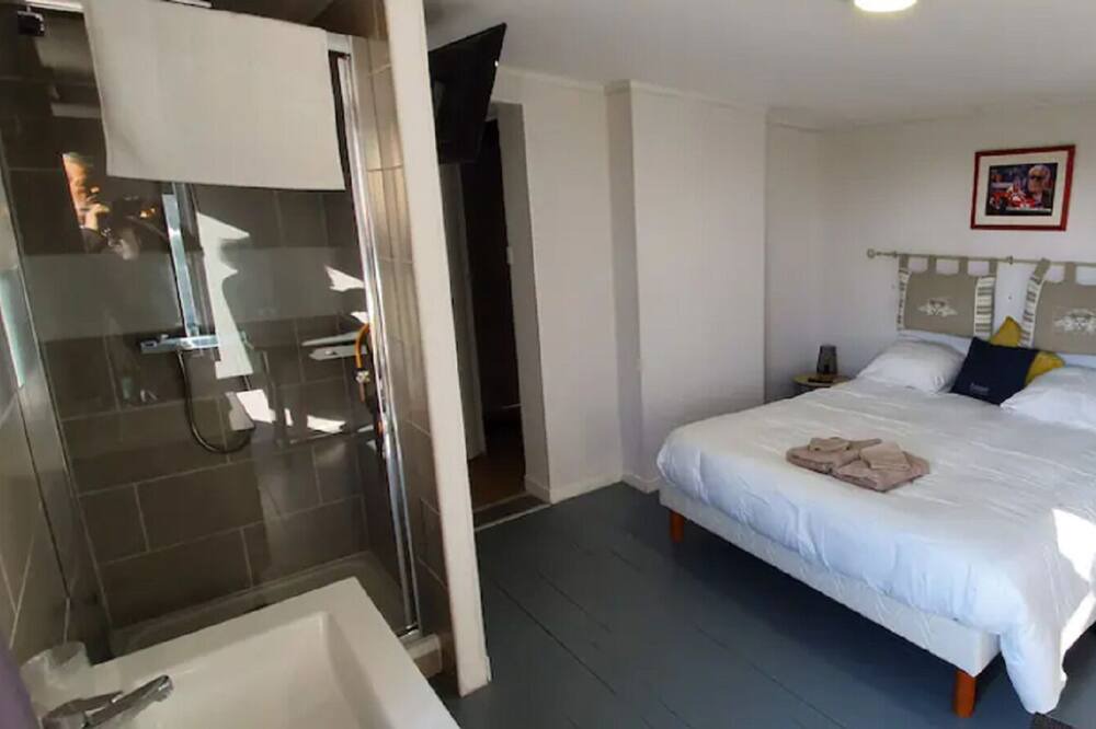 Photo of Bedroom in Douville-en-Auge
