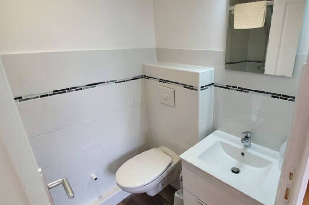 Photo of Bathroom in Douville-en-Auge