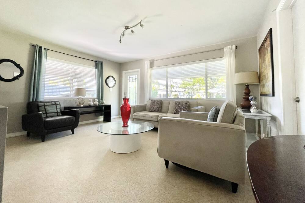 Photo of Livingroom in Central Business District