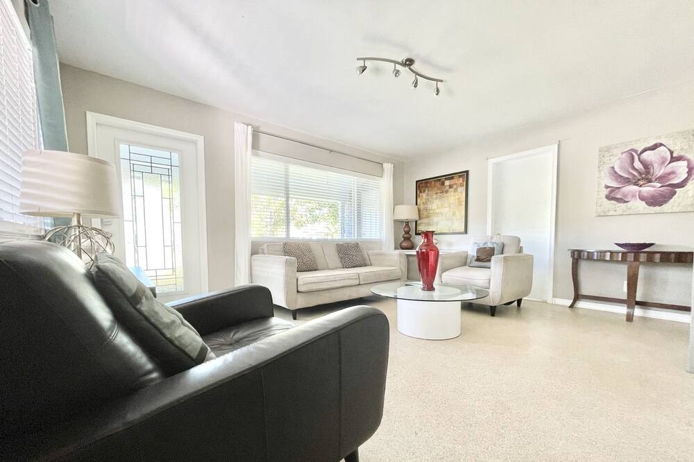 Photo of Livingroom in Central Business District