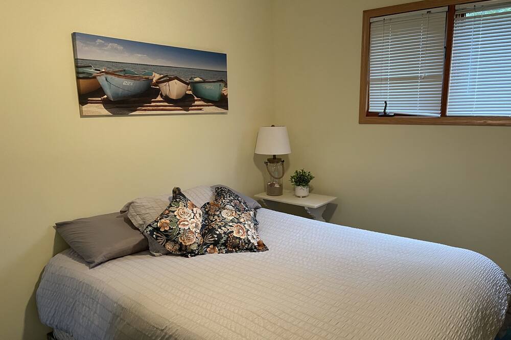 Photo of Bedroom in Sandy Hook
