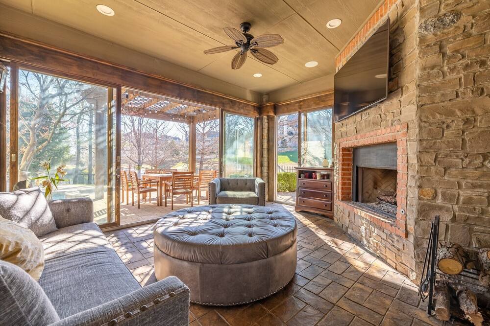 Photo of Livingroom in Jenks