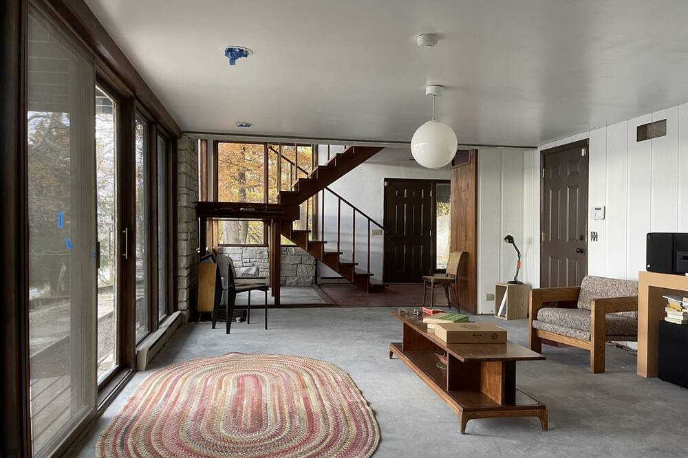 Photo of Livingroom in Nauvoo