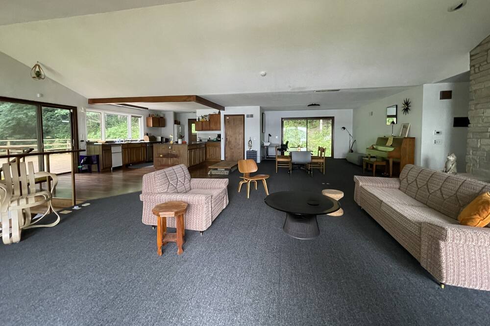 Photo of Livingroom in Nauvoo