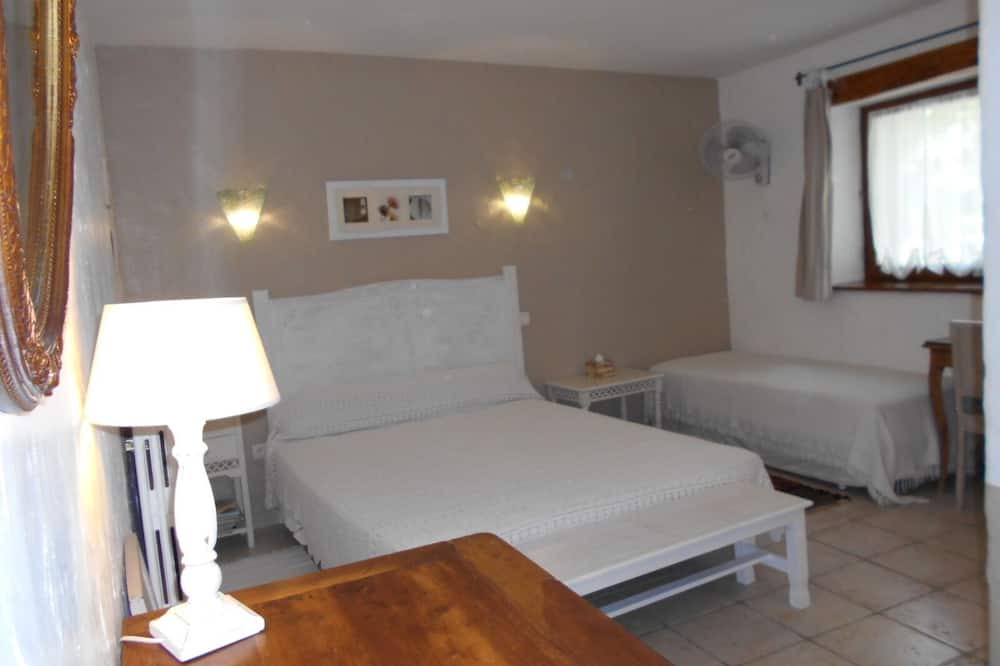 Photo of Bedroom in Saint-Jean-de-Maruejols-et-Avejan
