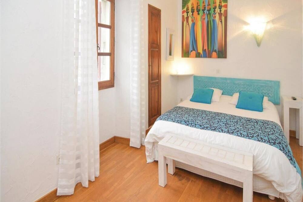 Photo of Bedroom in Saint-Jean-de-Maruejols-et-Avejan