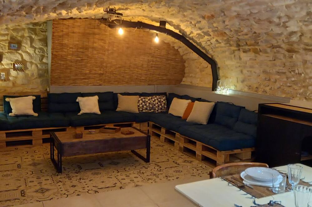 Photo of Livingroom in Saint-Jean-de-Maruejols-et-Avejan
