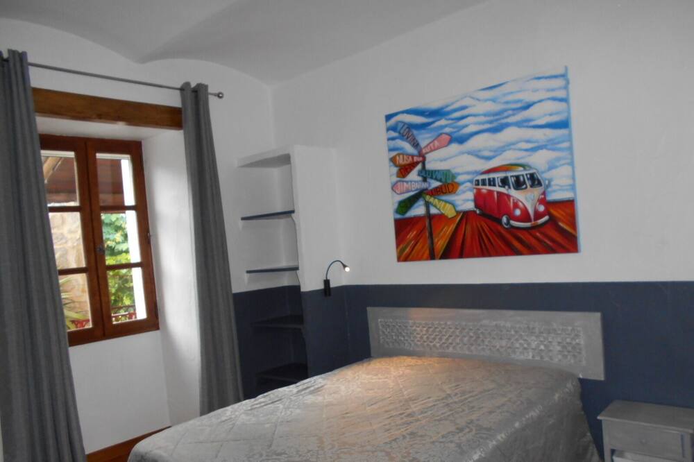 Photo of Bedroom in Saint-Jean-de-Maruejols-et-Avejan