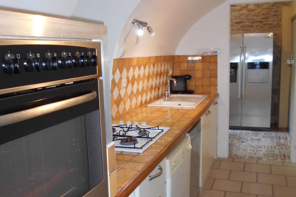 Photo of Kitchen in Saint-Jean-de-Maruejols-et-Avejan
