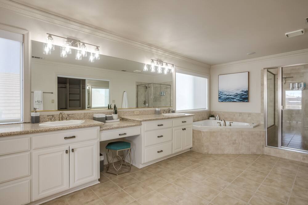Photo of Bathroom in Discovery Bay