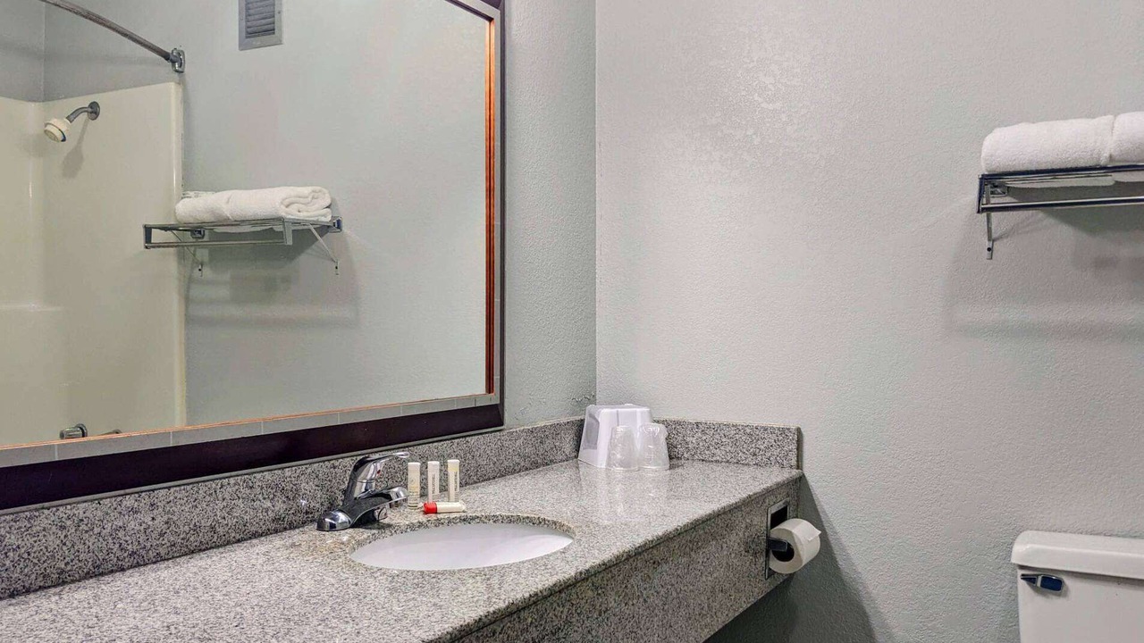 Photo of Bathroom in Hannibal
