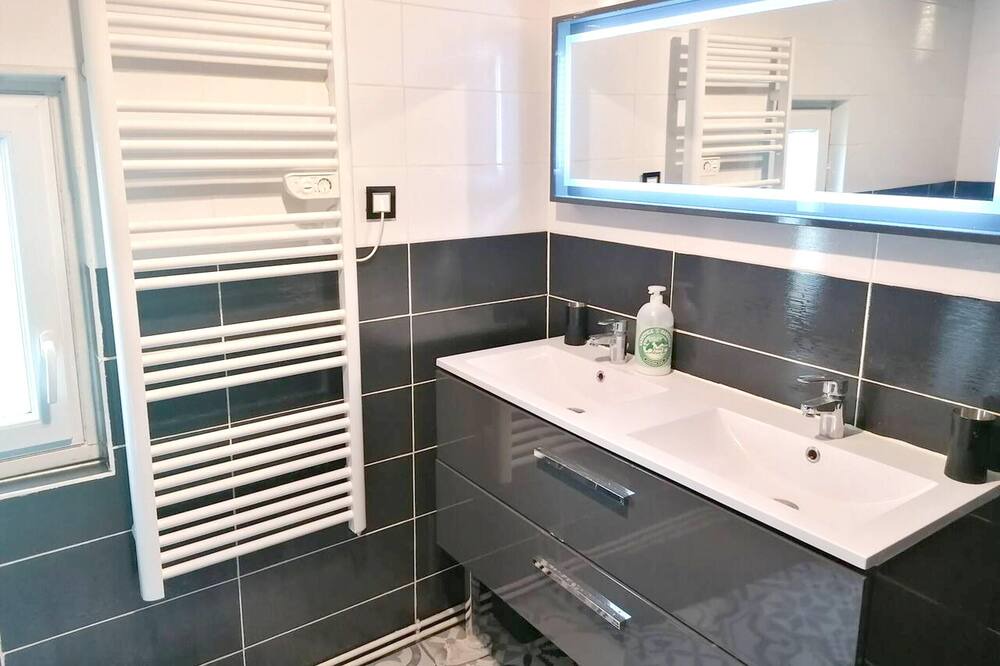 Photo of Bathroom in Saint-Germain-d'Aunay