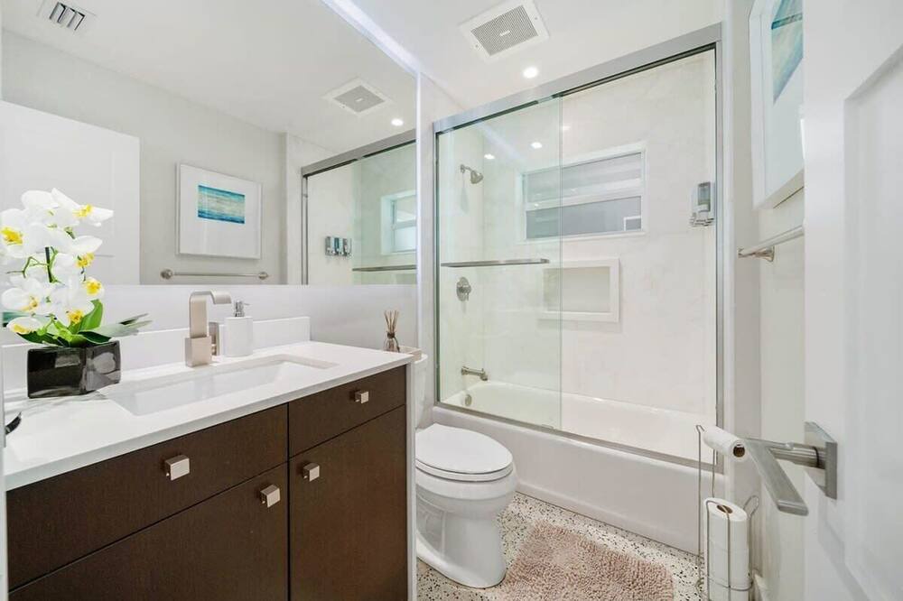 Photo of Bathroom in Coral Heights