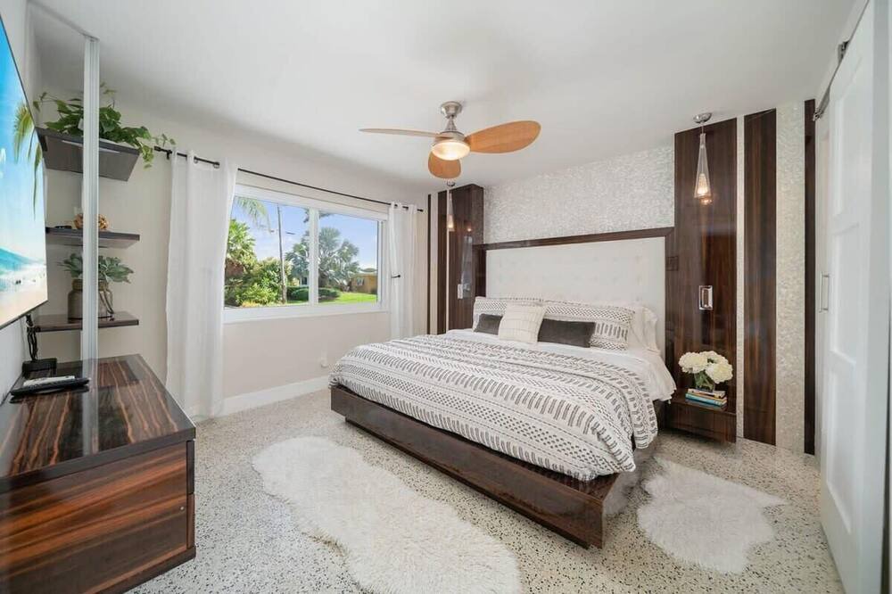Photo of Bathroom in Coral Heights