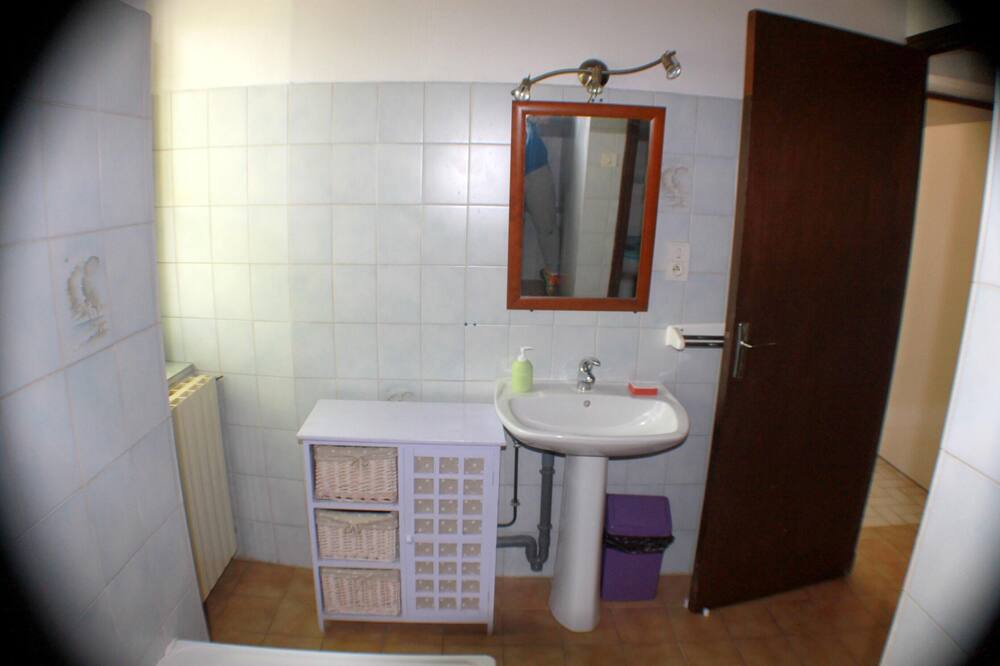 Photo of Bathroom in Gourdon