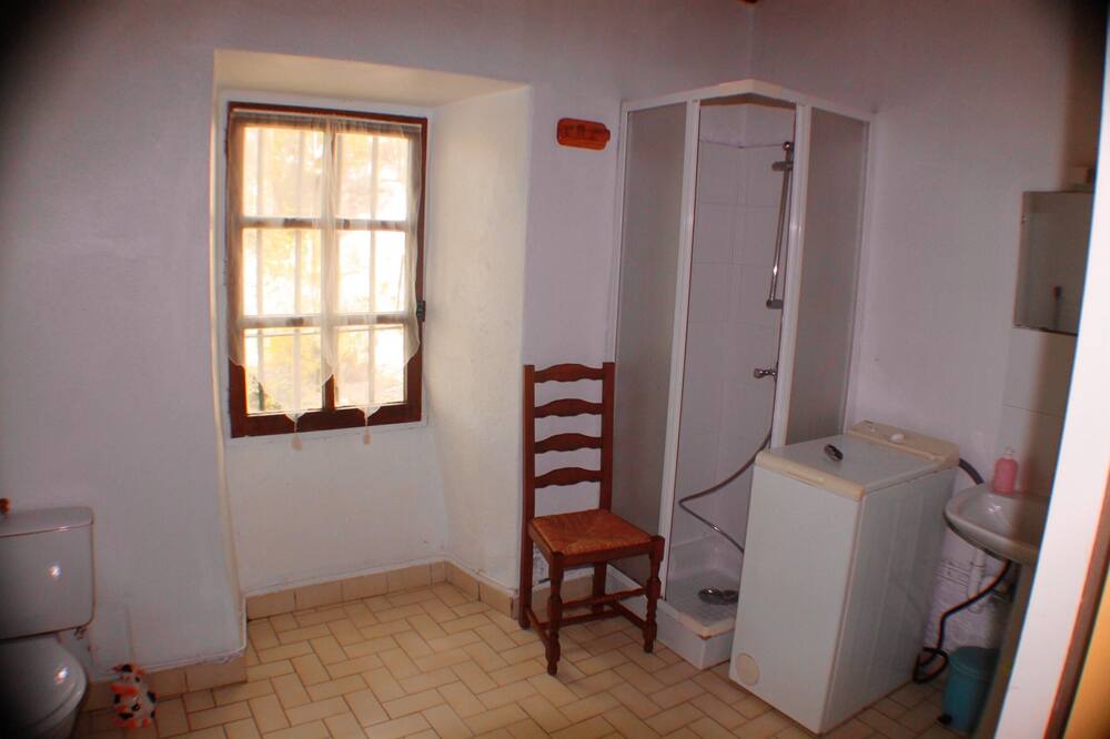 Photo of Bathroom in Gourdon