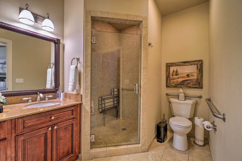 Photo of Bathroom in Branson