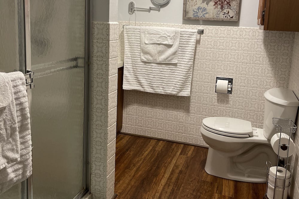 Photo of Bathroom in Cameron