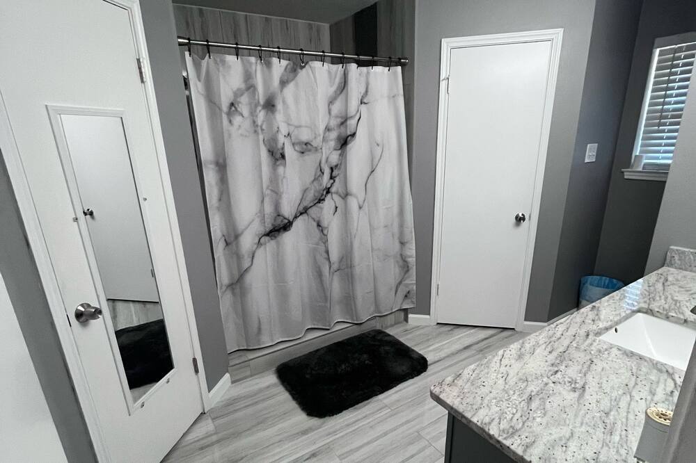 Photo of Bedroom in Atascocita