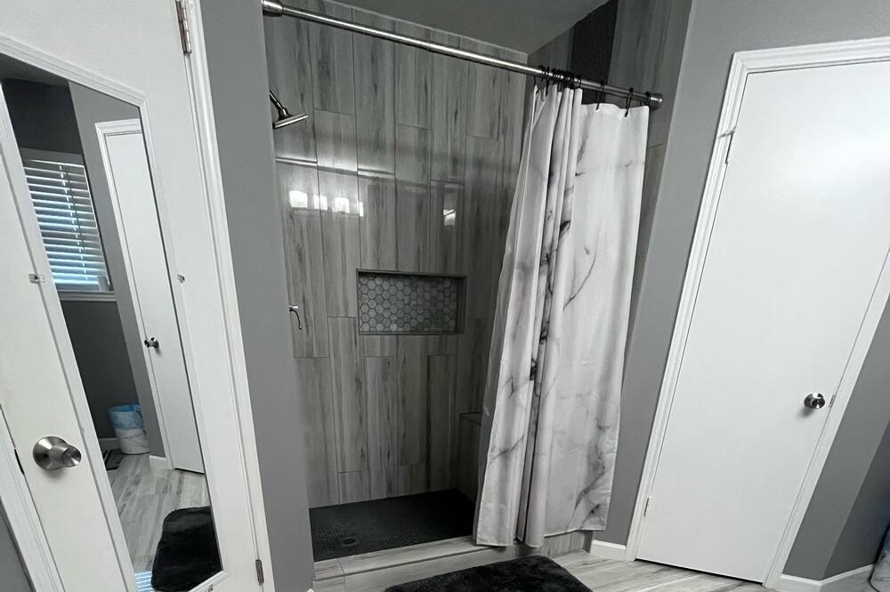 Photo of Bedroom in Atascocita