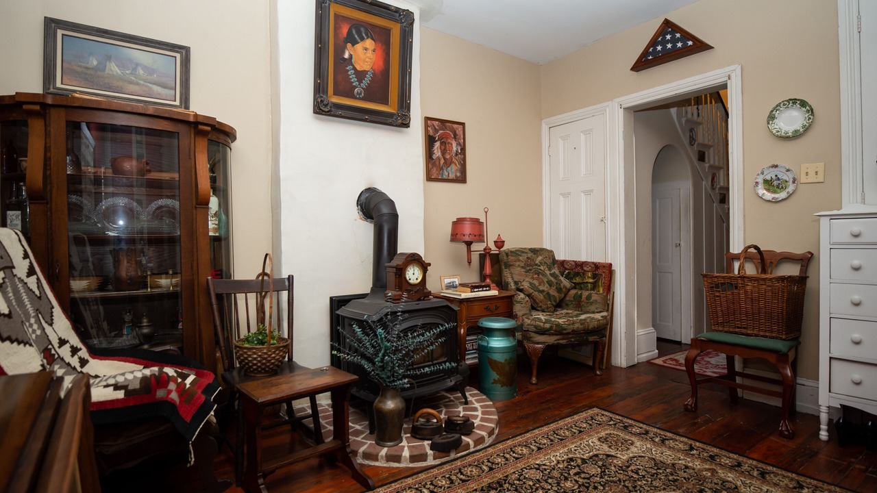 Photo of Livingroom in Olde Richmond
