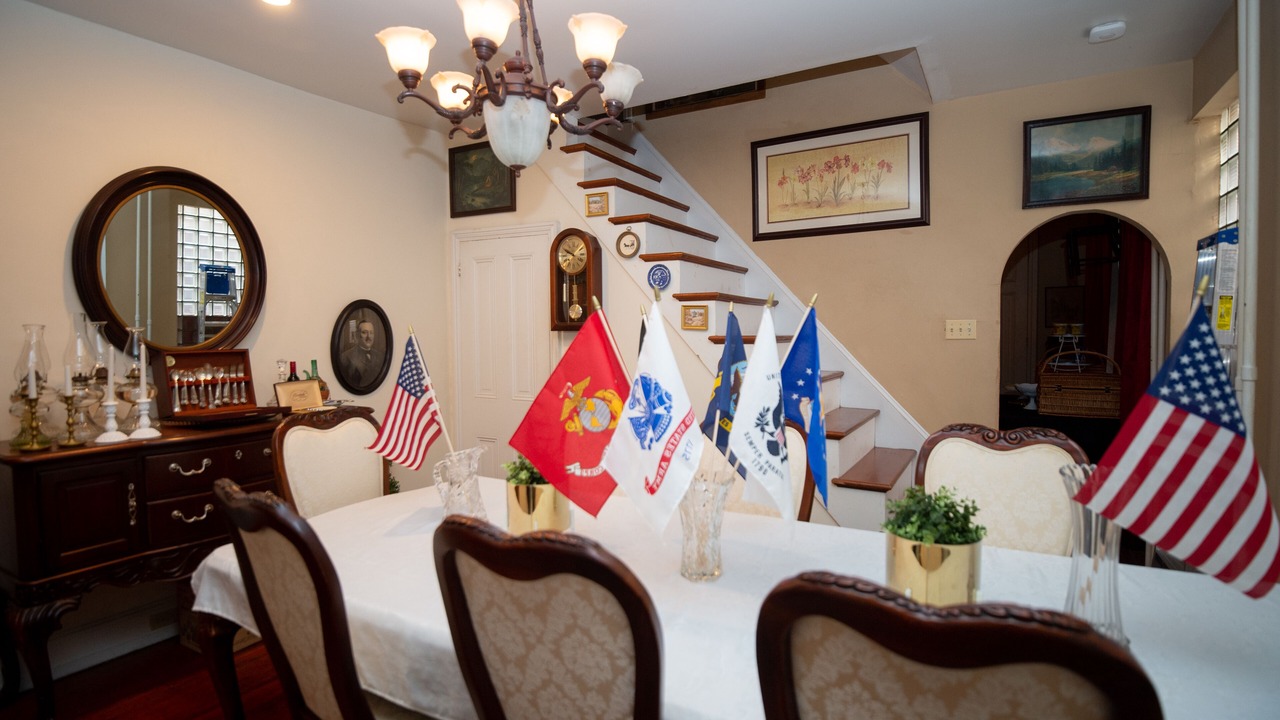 Photo of Livingroom in Olde Richmond