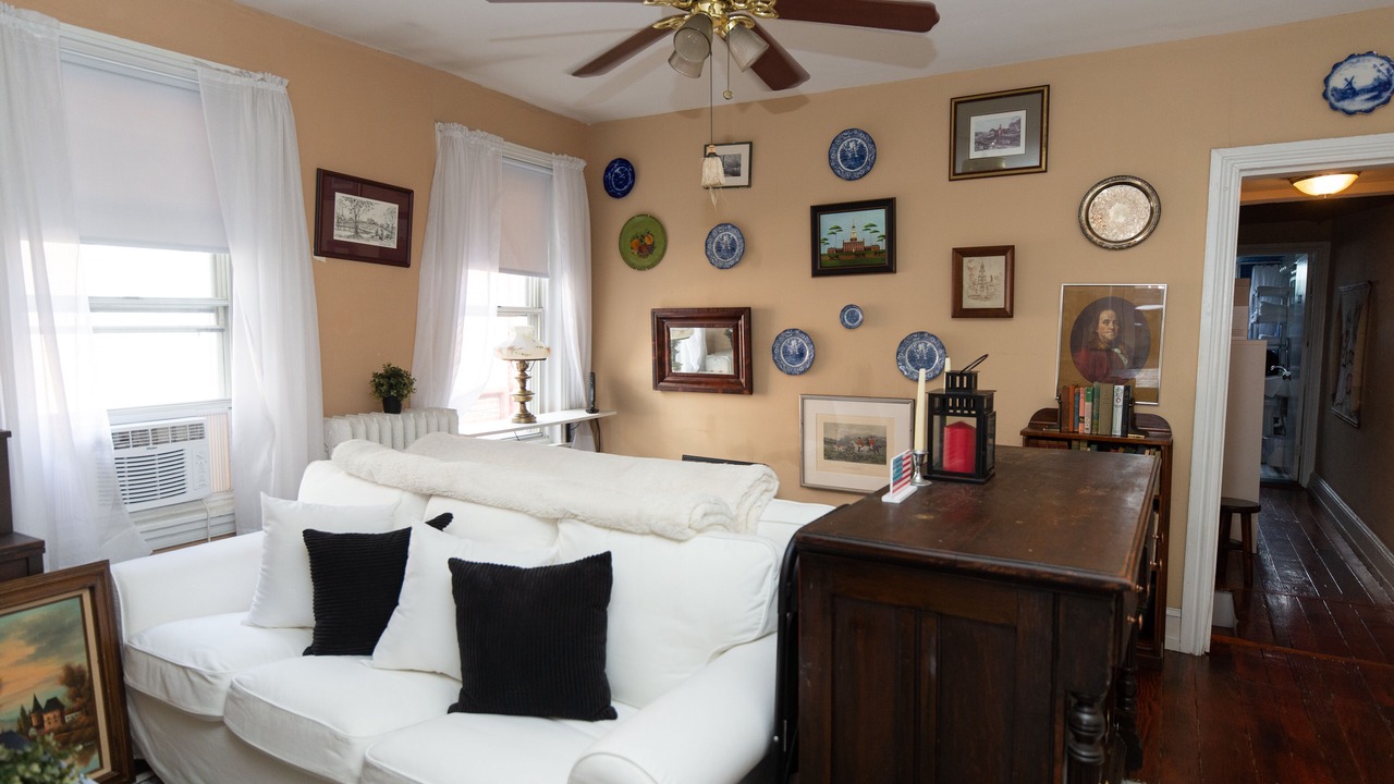 Photo of Livingroom in Olde Richmond