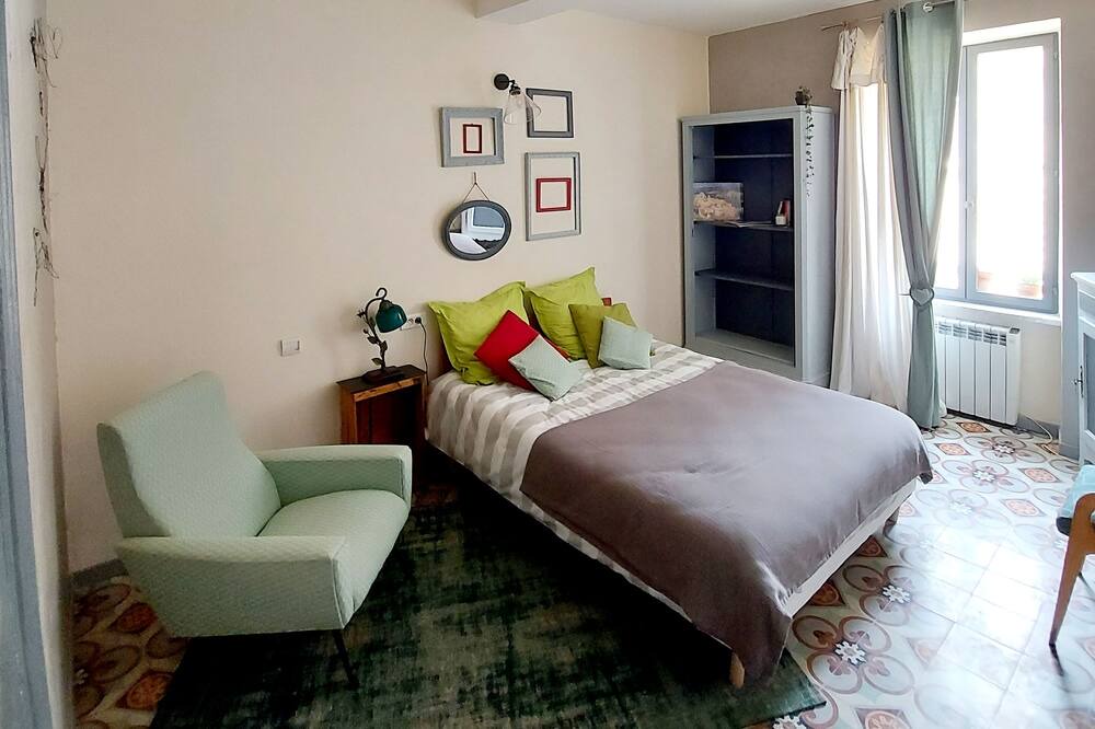 Photo of Bedroom in Roquefort-des-Corbieres