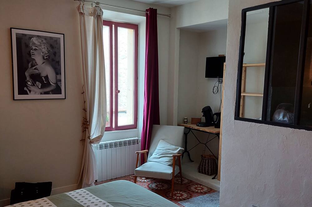 Photo of Bedroom in Roquefort-des-Corbieres