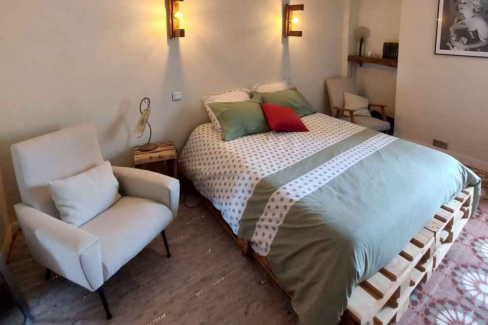 Photo of Bedroom in Roquefort-des-Corbieres