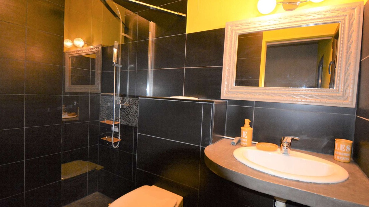 Photo of Bathroom in Labastide-de-Virac