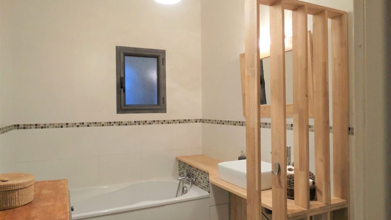 Photo of Bathroom in Labastide-de-Virac