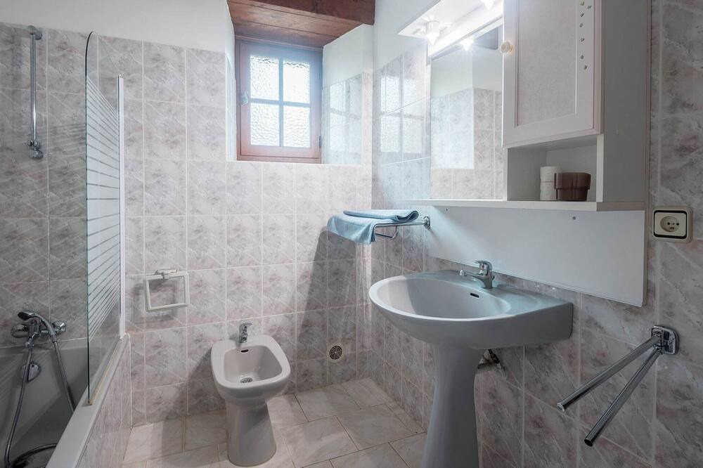 Photo of Bathroom in Prats-du-Perigord