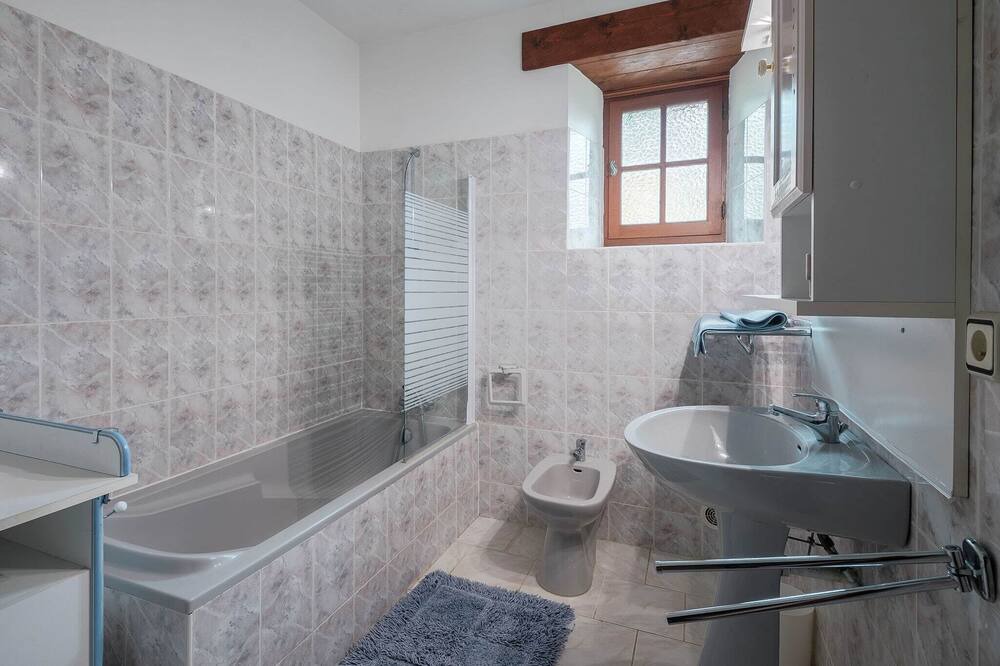 Photo of Bathroom in Prats-du-Perigord
