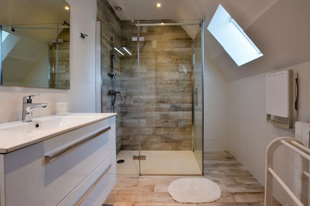 Photo of Bathroom in Plouigneau