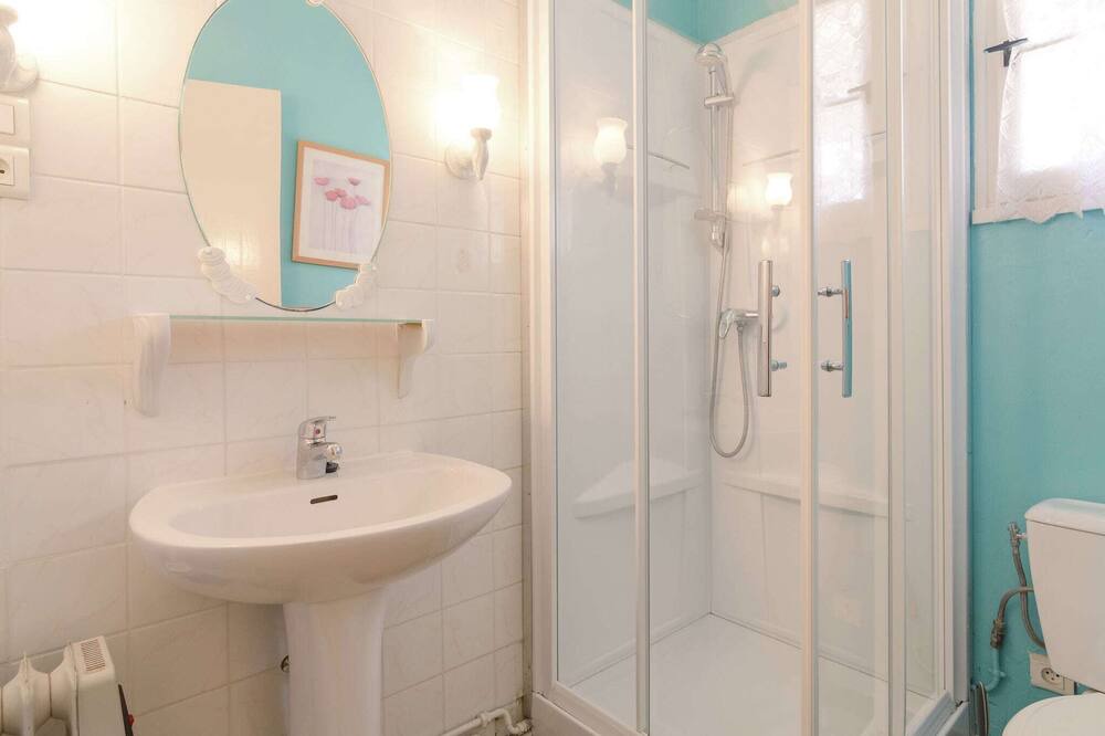 Photo of Bathroom in Salazac