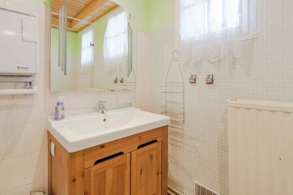 Photo of Bathroom in Salazac