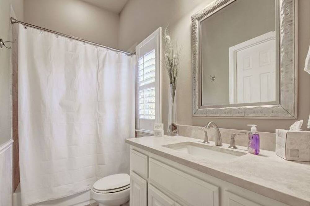 Photo of Bathroom in Volente