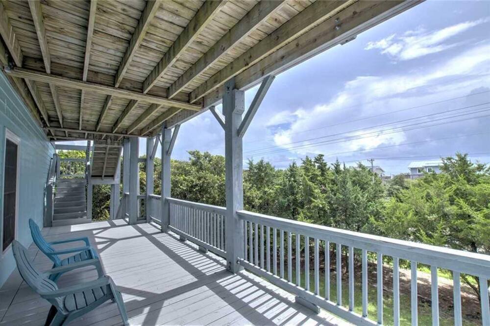 Photo of Patio Balcony in Emerald Isle