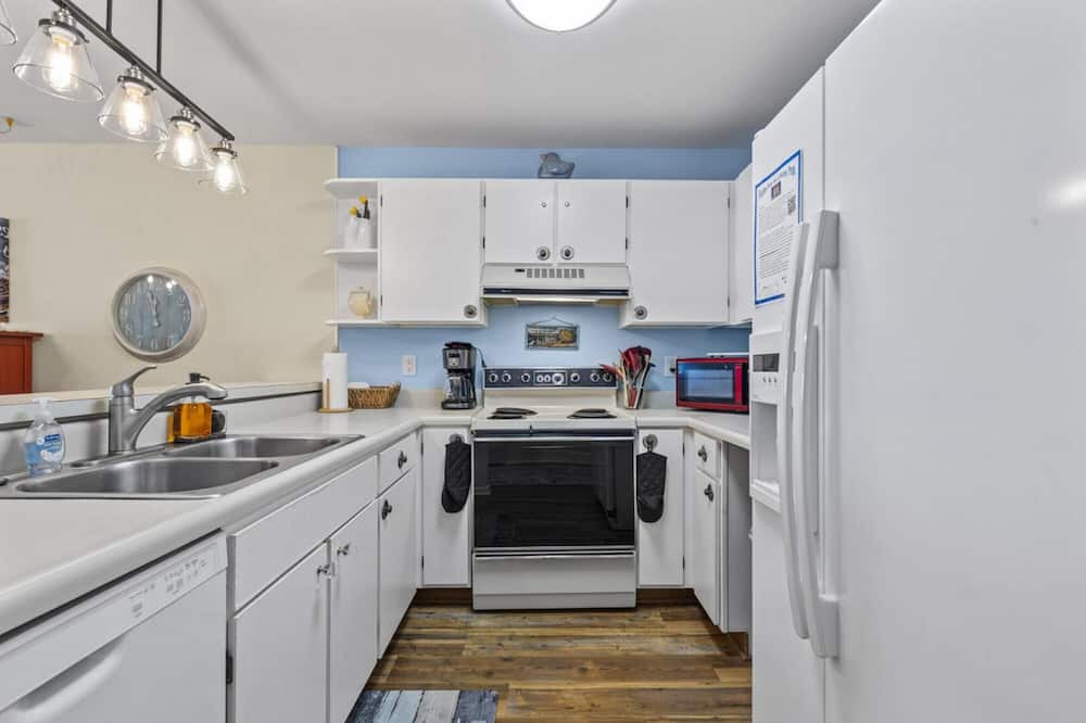 Photo of Kitchen in Pine Knoll Shores