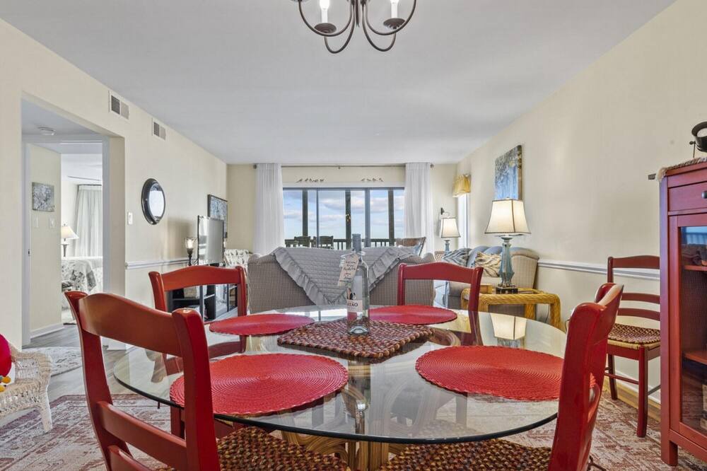 Photo of Livingroom in Pine Knoll Shores