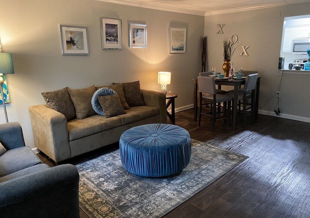 Photo of Livingroom in South Main